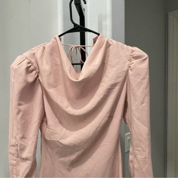 De La Vali Dress Size 8 Satin Blush Pink Long Sleeve Open Back Mini - Picture 3 of 12